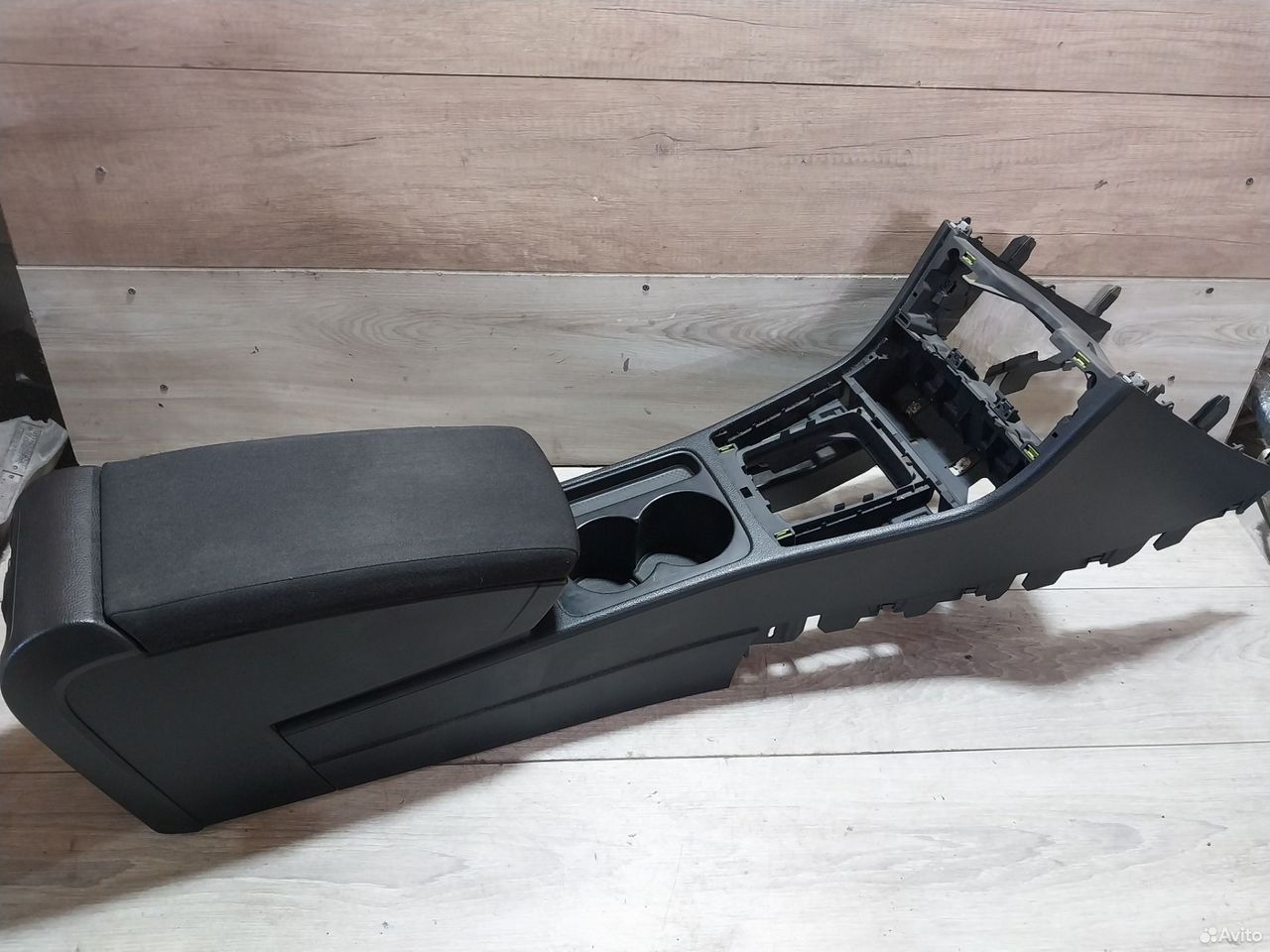 Подлокотник Volkswagen Passat B7