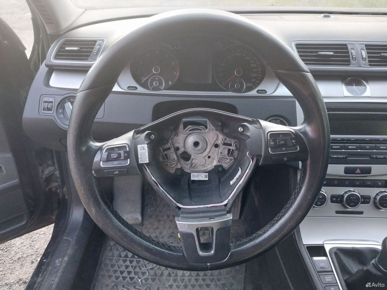 Руль Volkswagen Passat B7 под перетяжку с дефектом