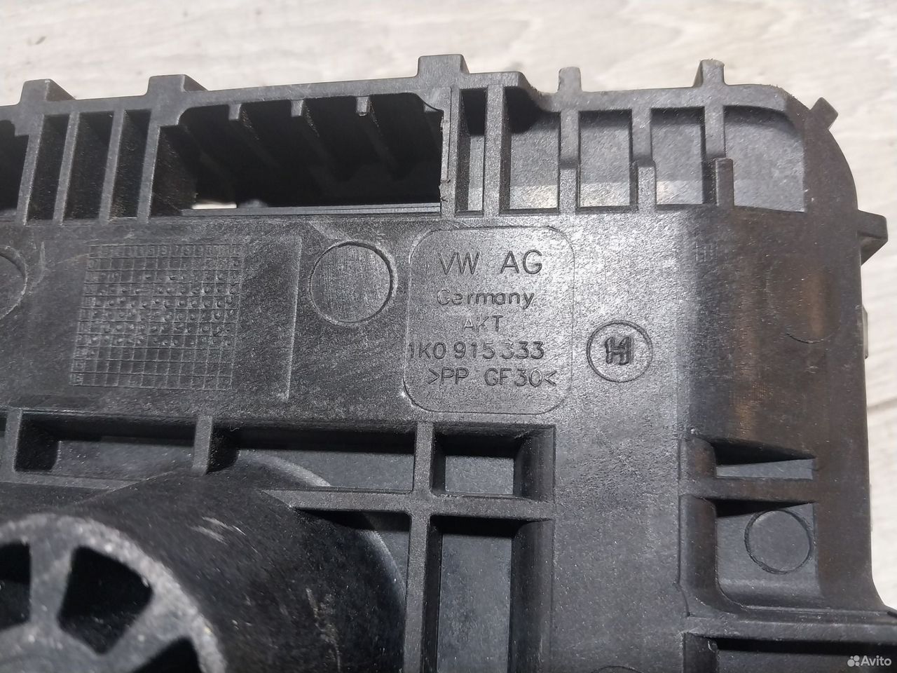 Площадка аккумулятора VW Passat B7 с дефектом — фото 10