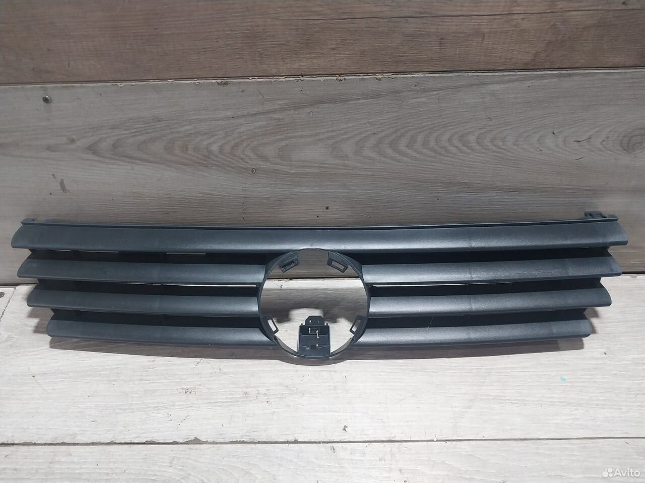 Решетка радиатора Volkswagen Passat B4