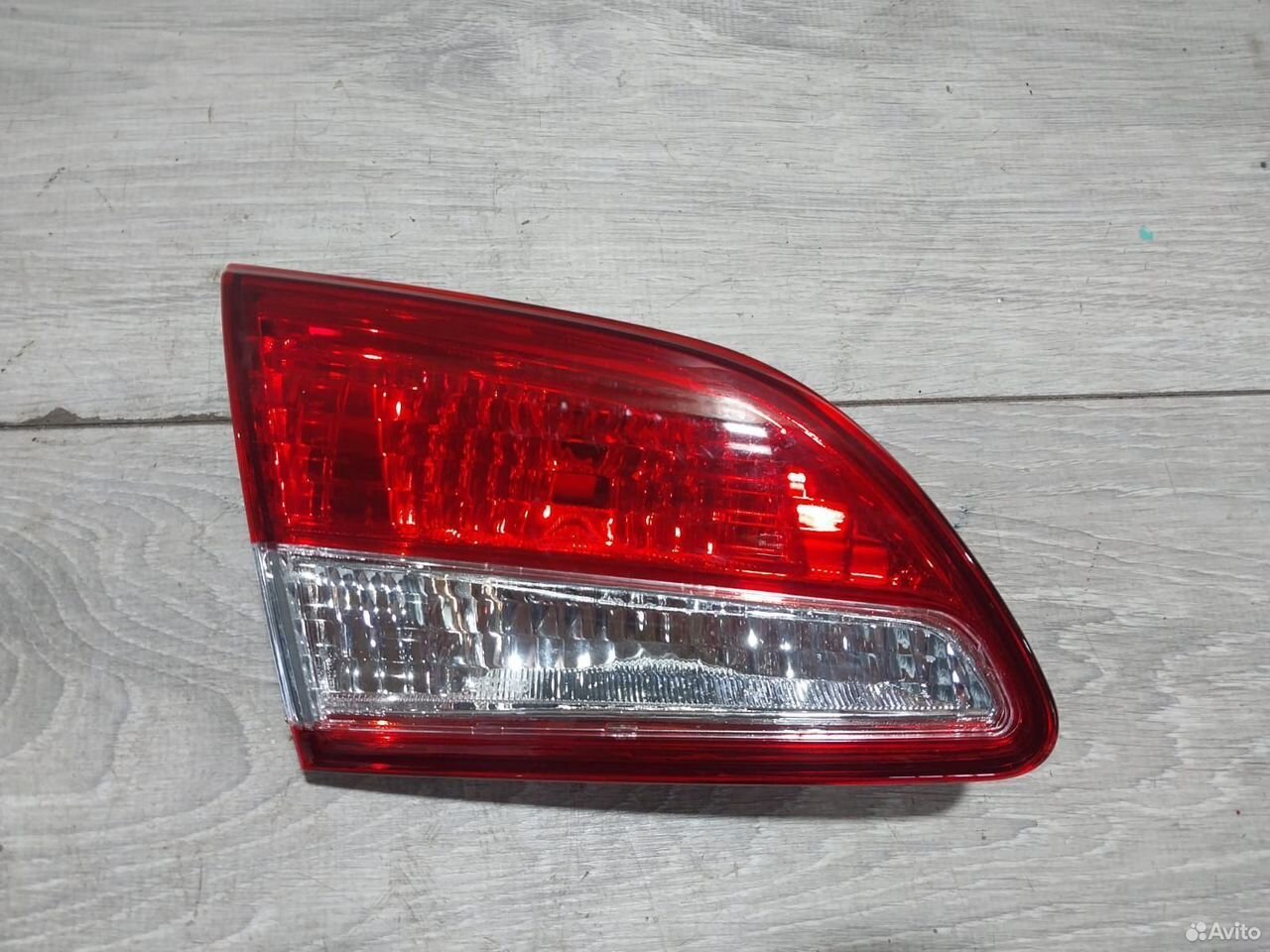 Фонарь крышки багажника Nissan Almera G15