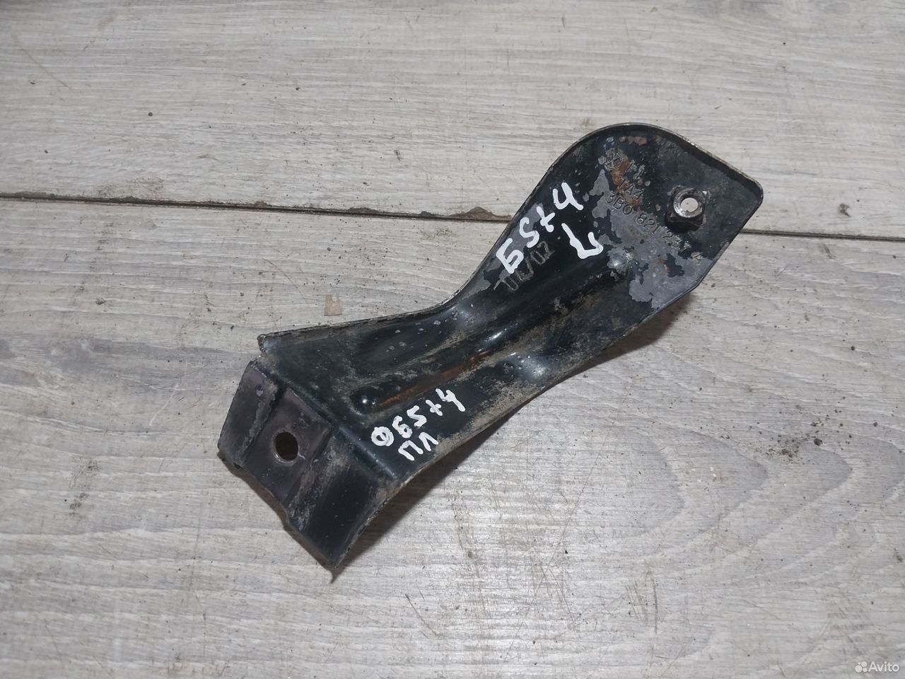 Кронштейн крыла VW Passat B5 GP 3B0821237A