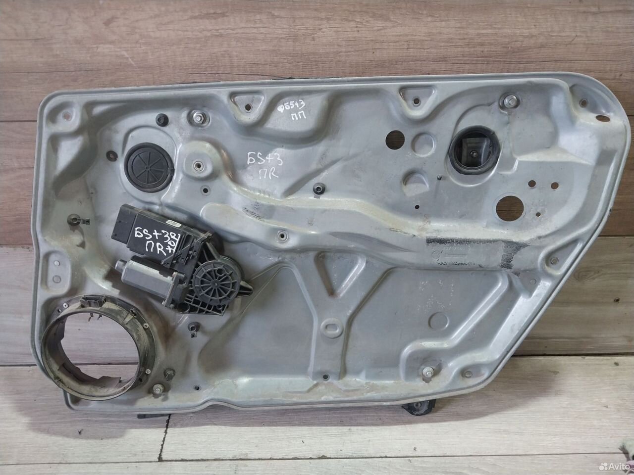 Стеклоподьемник правый VW Passat B5 с дефектом