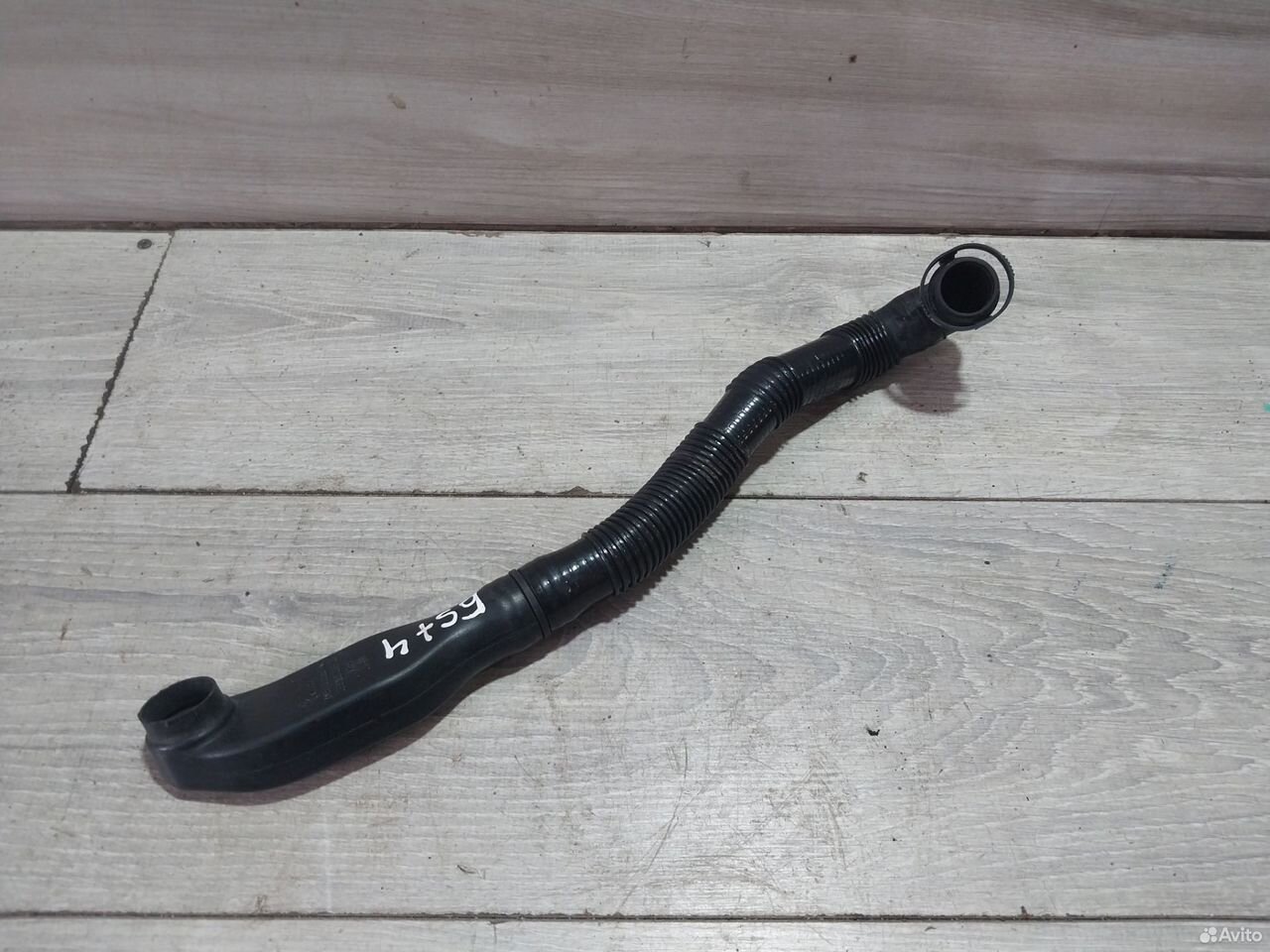 Патрубок воздушный VW Passat B5 058133889B