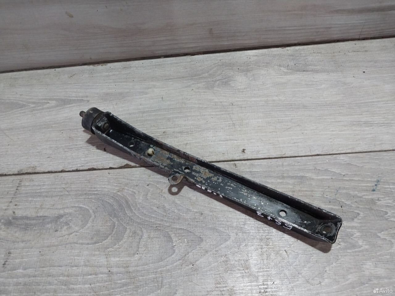 Кронштейн коллектора VW Passat B5 06B129723AP