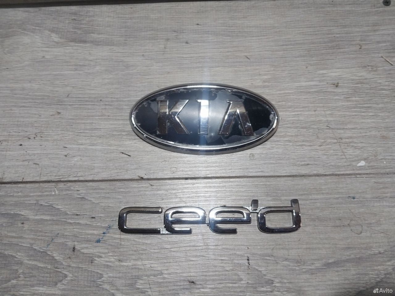 Эмблема крышки багажника Kia Ceed ED
