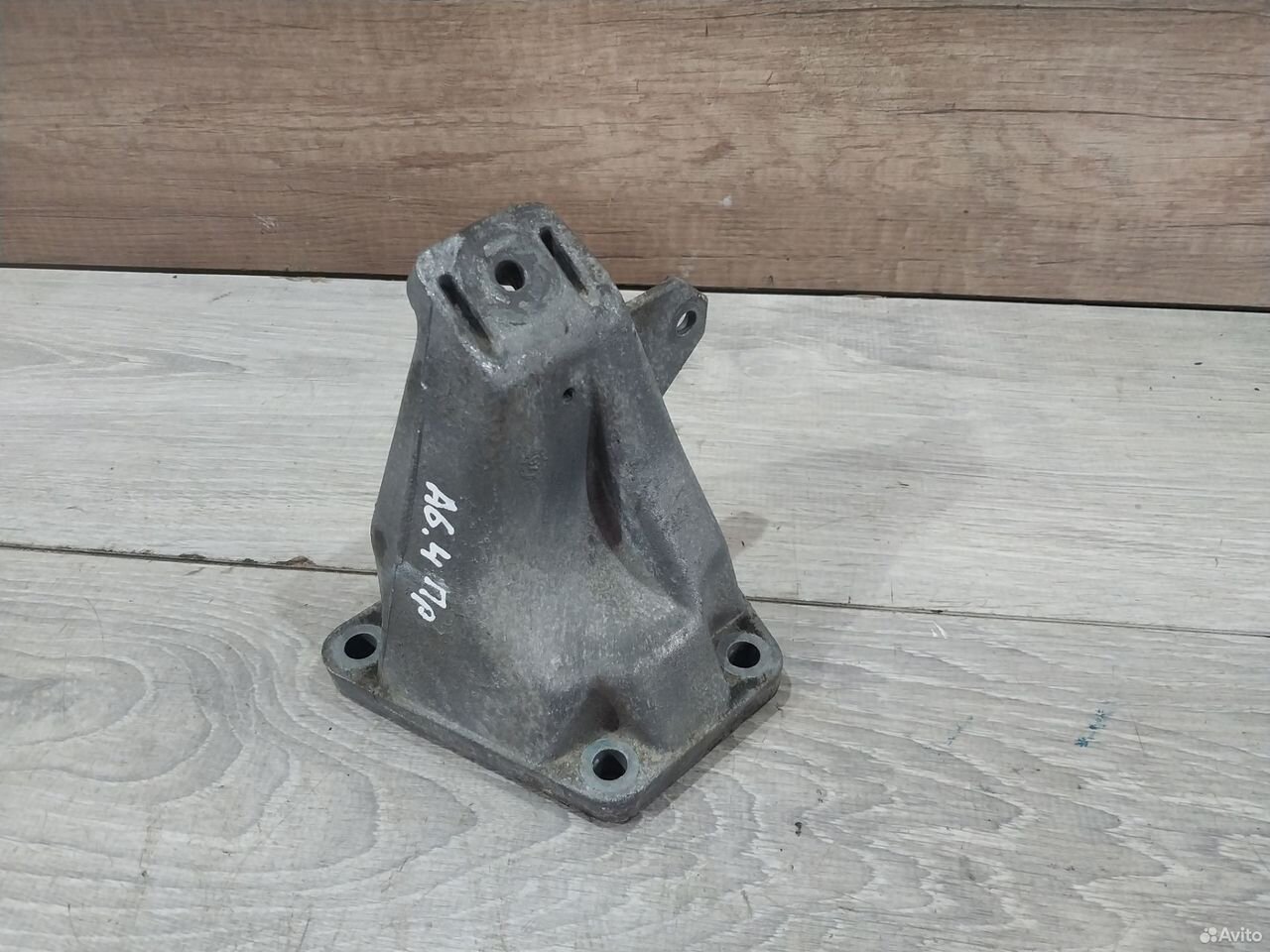 Кронштейн двигателя правый Audi A6 C5 8D0199308D