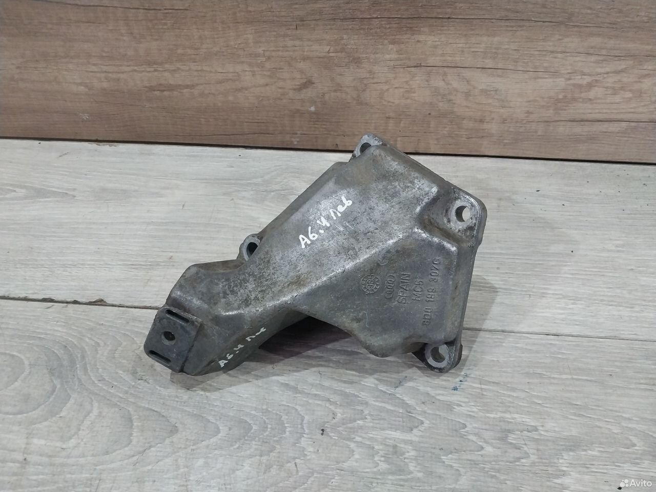 Кронштейн двигателя левый Audi A6 C5 8D0199307G