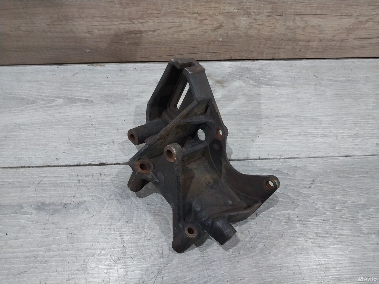 Кронштейн гура Mitsubishi Carisma
