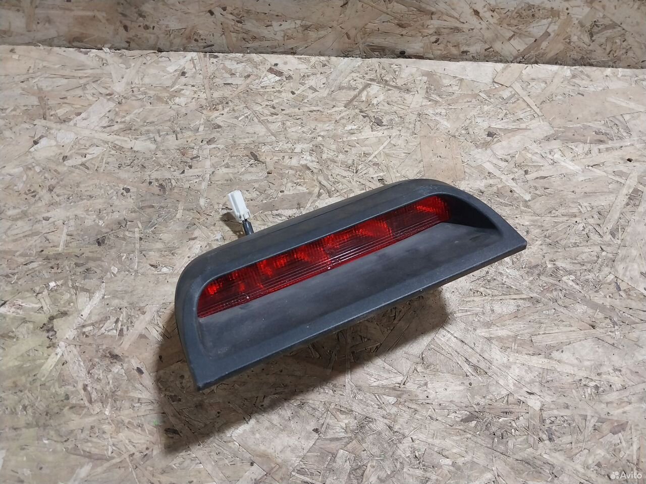 Дополнительный стоп сигна Mitsubishi Carisma седан