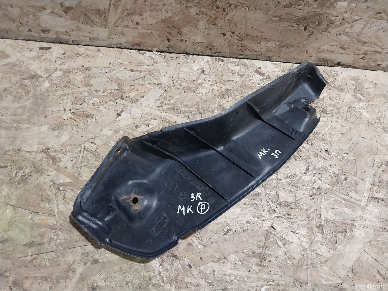 Подкрылок заднй правый Mitsubishi Carisma MR911680