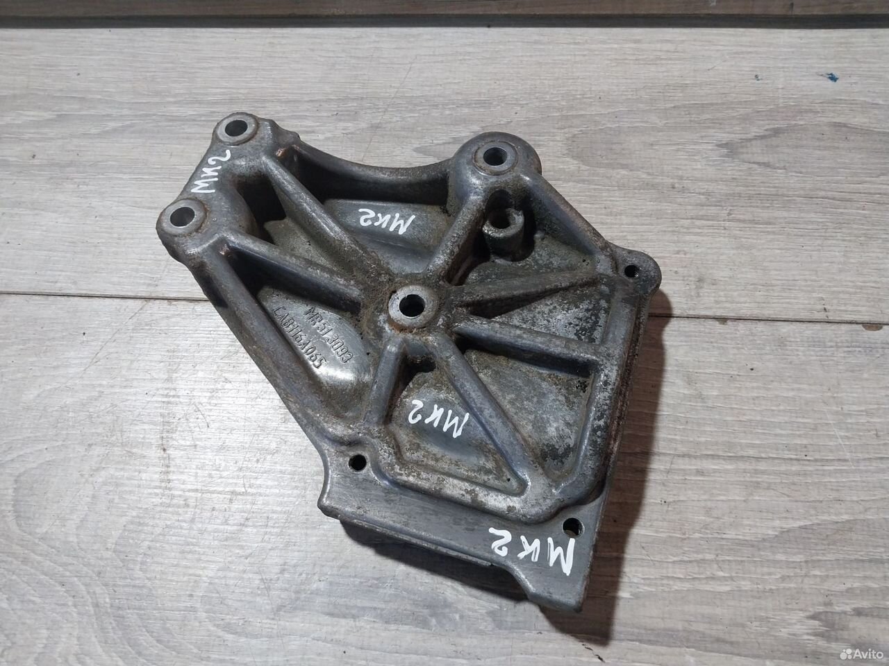 Кронштейн кондиционера Mitsubishi Carisma 1.8 4G93 — фото 2