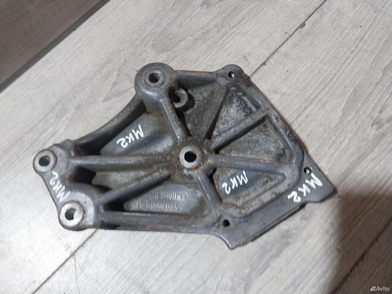 Кронштейн кондиционера Mitsubishi Carisma 1.8 4G93 — фото 3