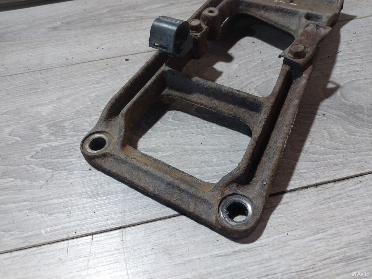 Кронштейн коллектора Mitsubishi Carisma 1.8 4G93 — фото 2