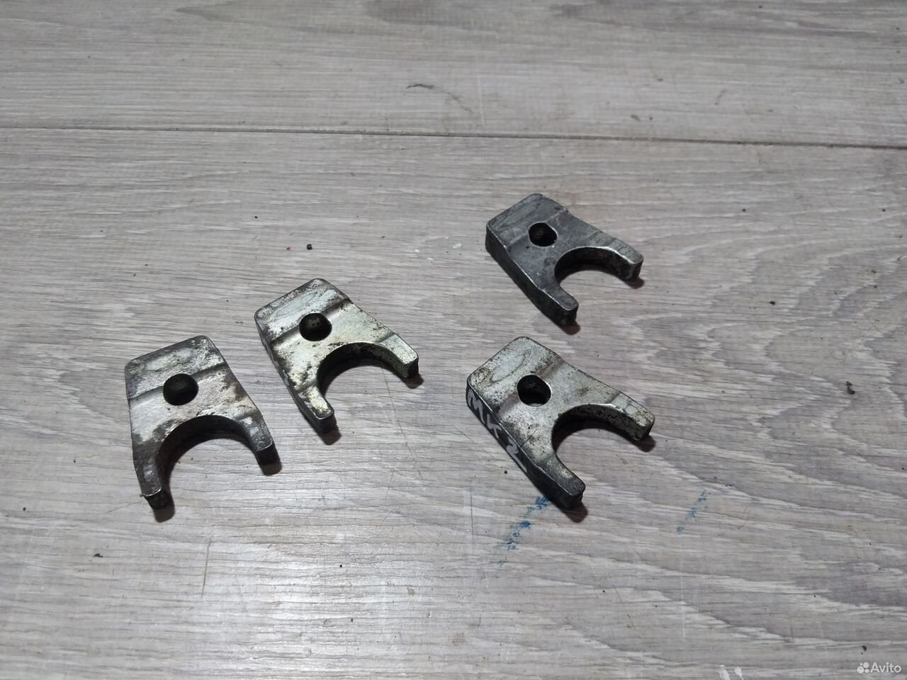 Крепление форсунок Mitsubishi Carisma 1.8 4G93