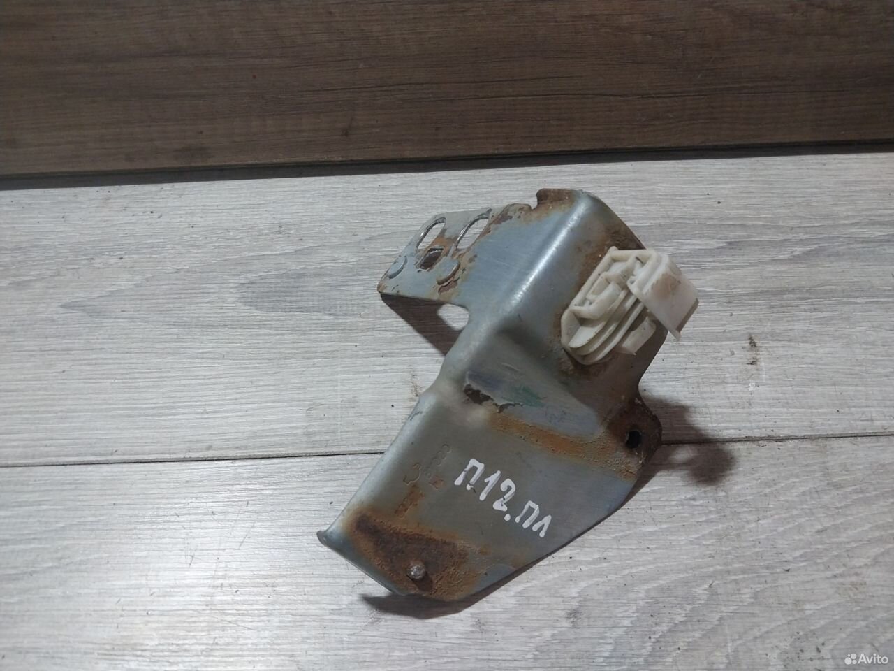 Кронштейн левый Nissan Primera P12 62293-BV000