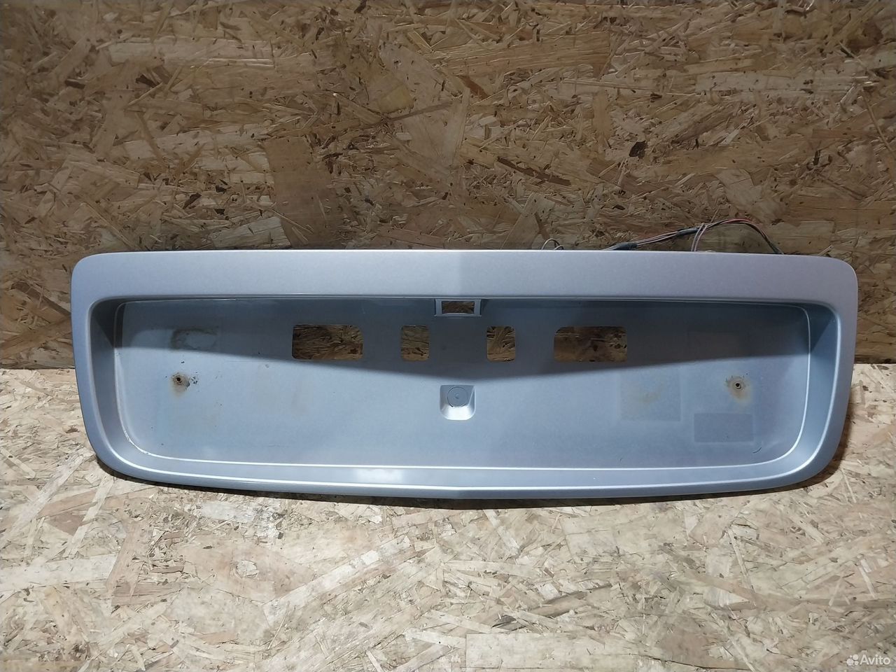 Накладка крышки багажника Nissan Primera P12