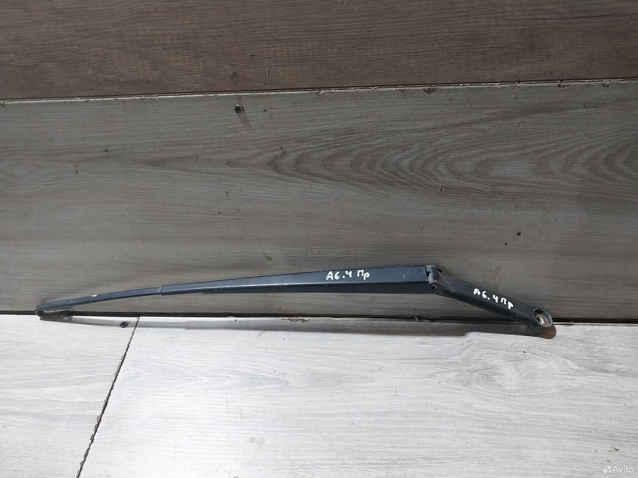 Поводок дворника правый Audi A6 C5 4B1955408A