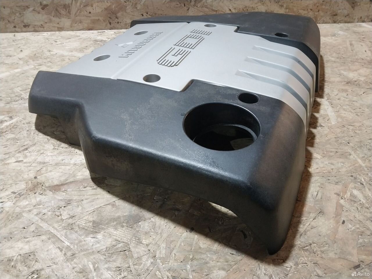 Крышка двигателя Mitsubishi Carisma 1.8 GDI — фото 3