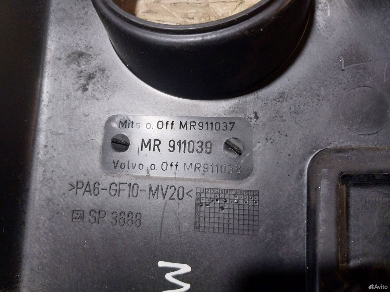 Крышка двигателя Mitsubishi Carisma 1.8 GDI — фото 10