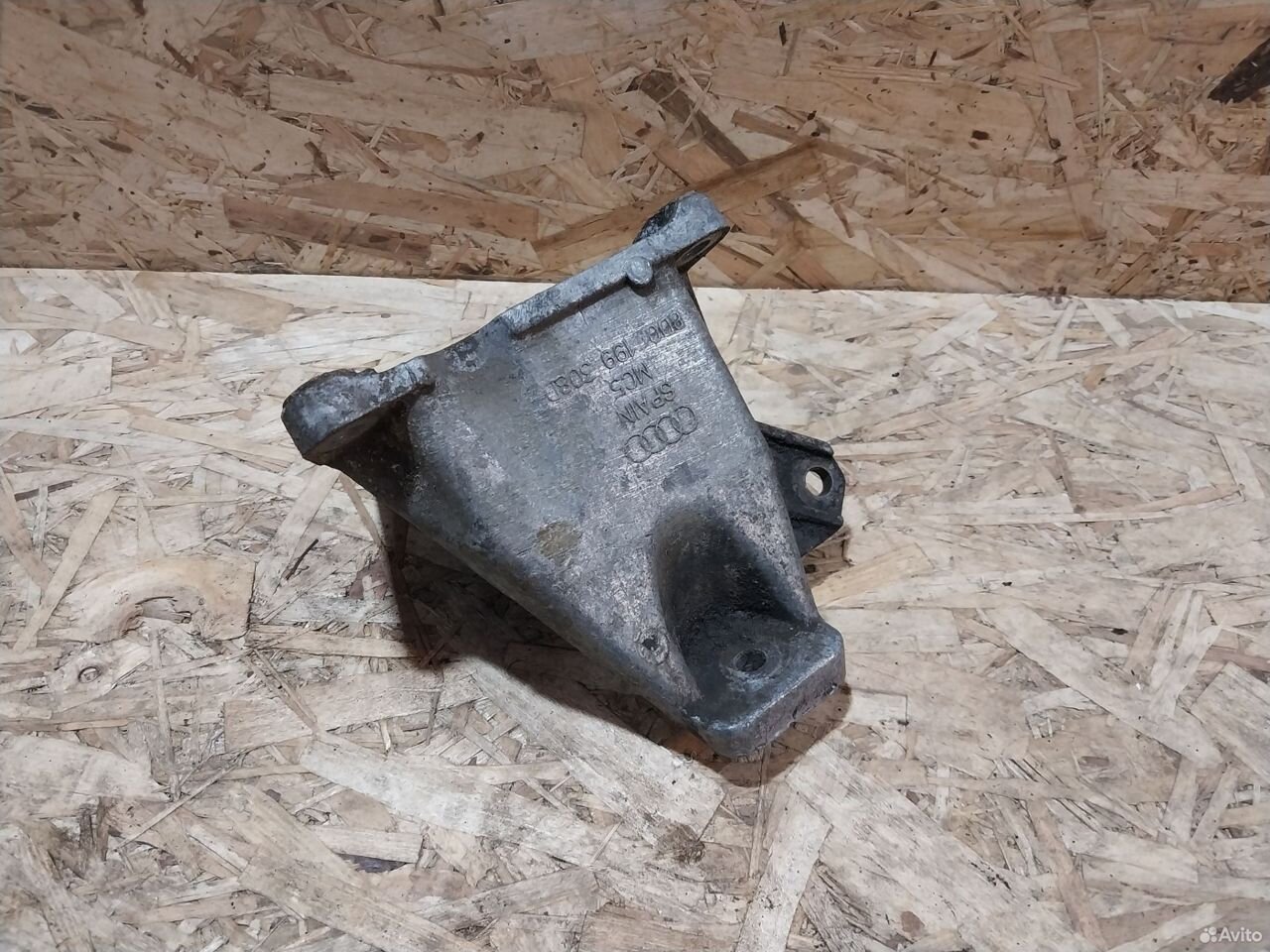 Кронштейн двигателя правый Audi A6 C5 8D0199308D