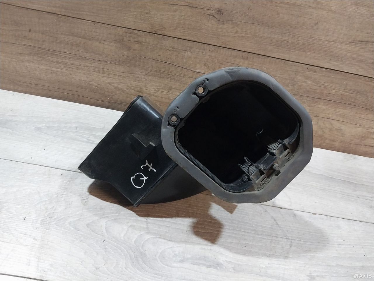 Воздухозаборник Audi Q7 4L 7L0819049