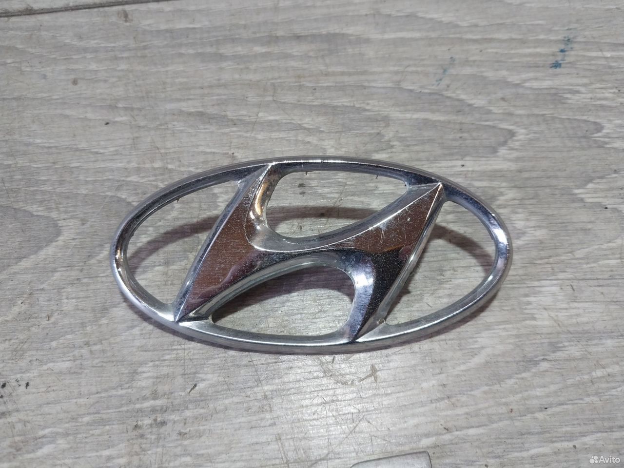 Эмблема крышки багажника Hyundai Elantra XD — фото 2