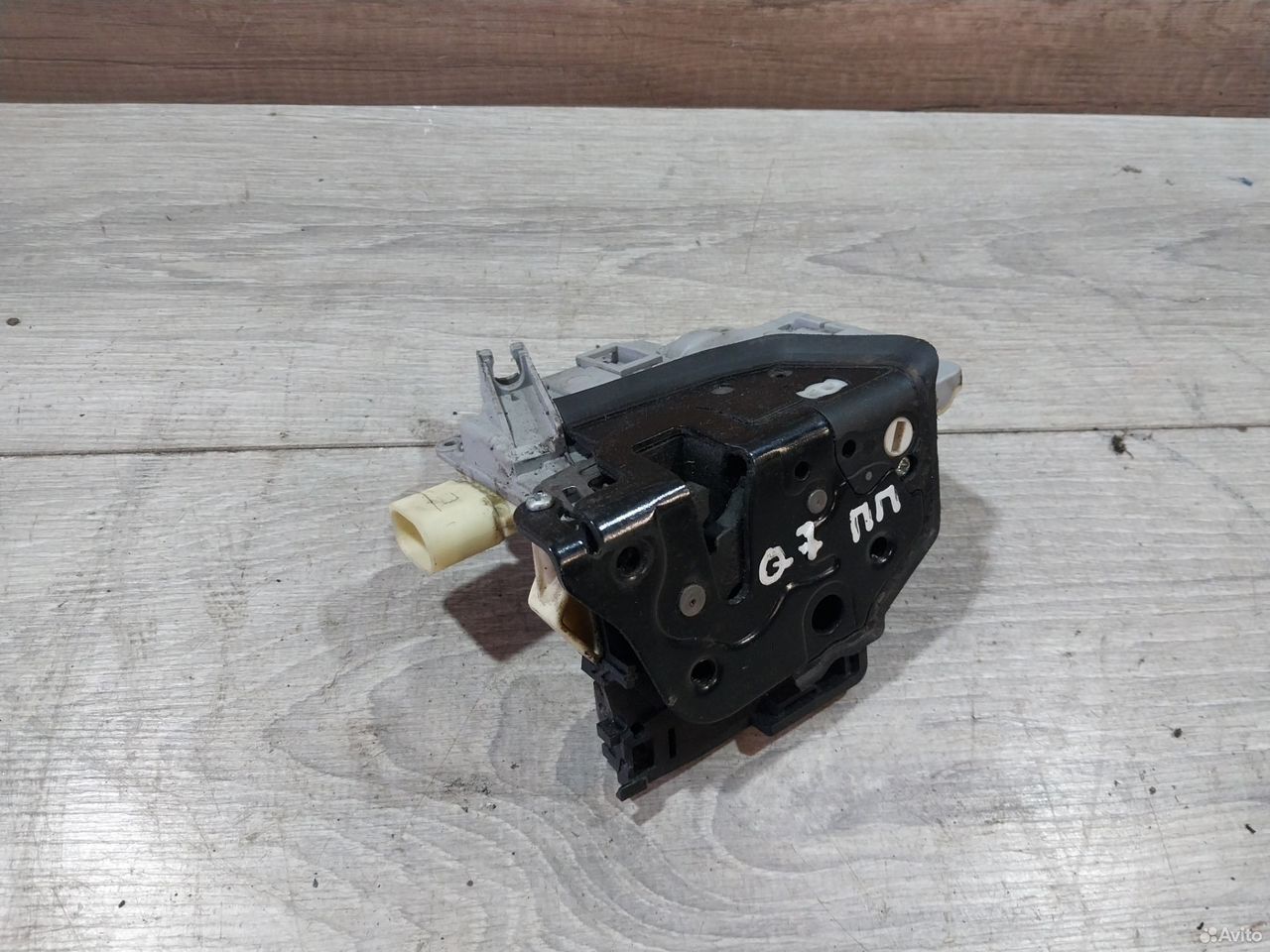 Замок двери передний правый Audi Q7 4L 3C1837016A