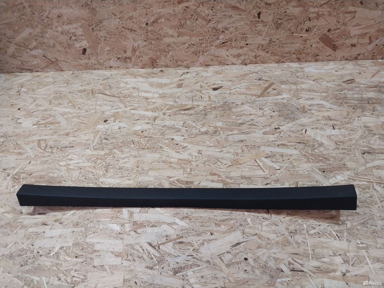 Обшивка двери багажника верхняя Audi Q7 4L0867606