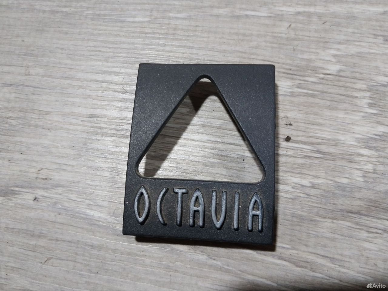 Накладка кнопки аварийки Skoda Octavia Tour A4 — фото 2