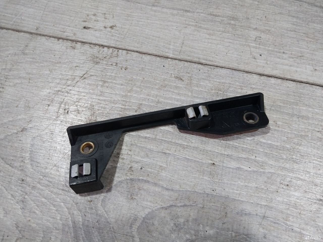 Кронштейн накладки Audi Q7 4L 7L0864456