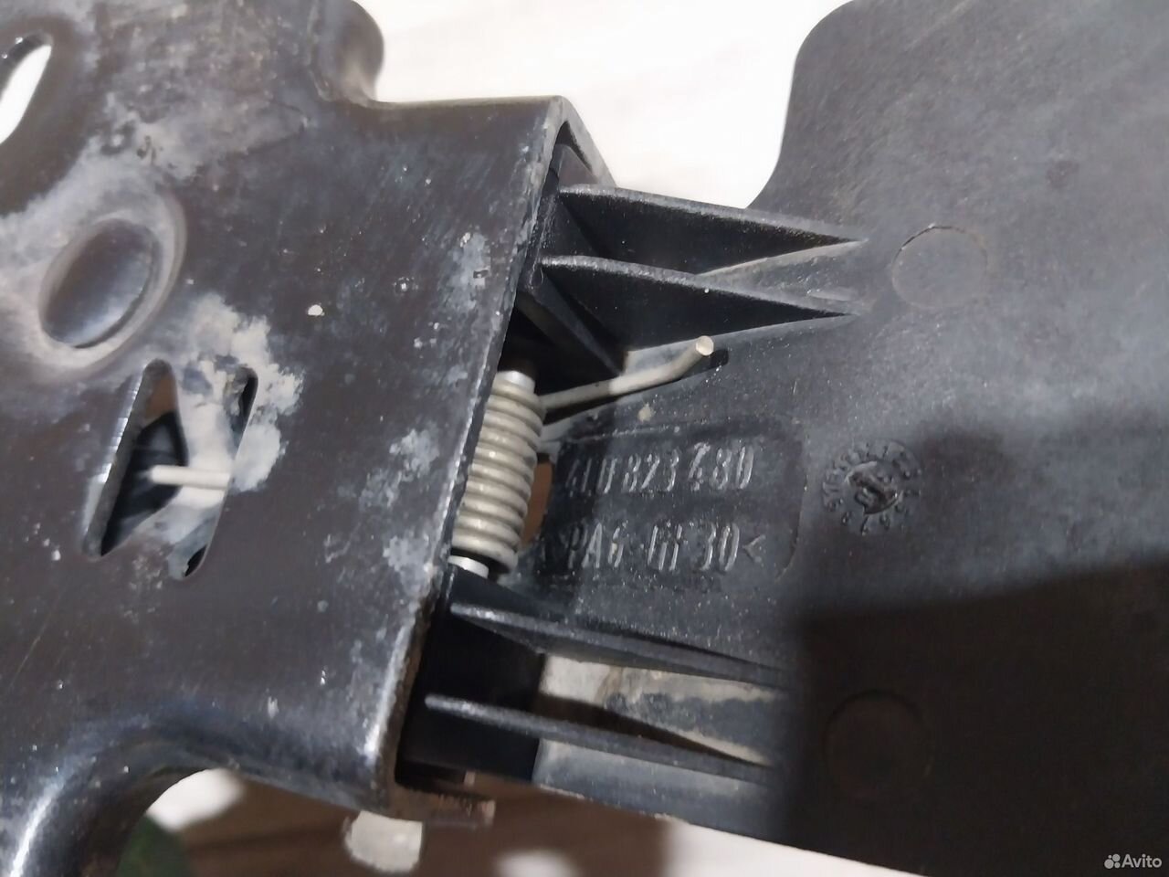 Замок капота Audi Q7 4L крюк капота — фото 8