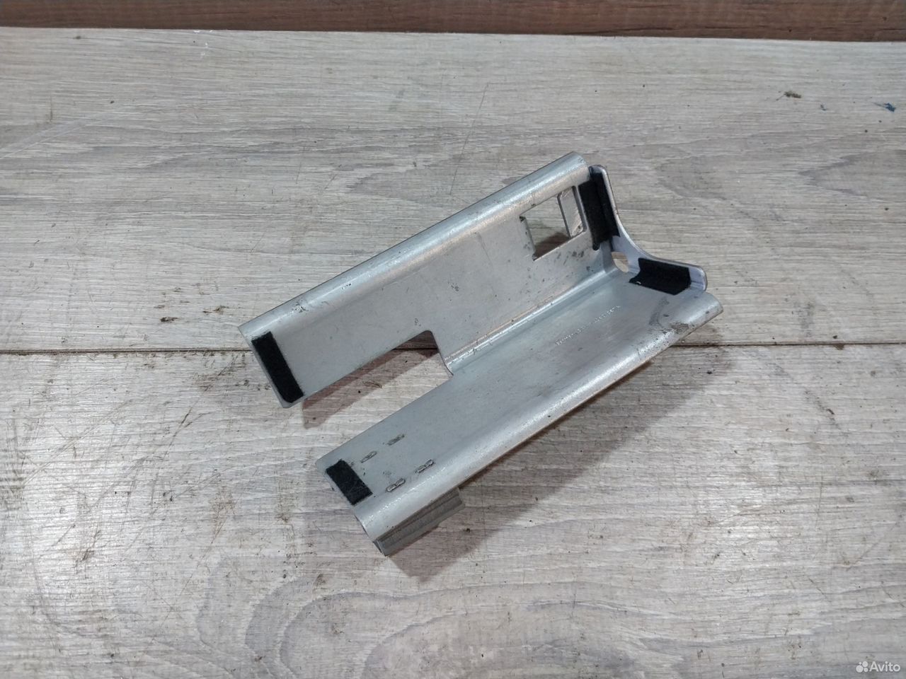 Крепление аккумулятора Audi Q7 4L 7L0801387A