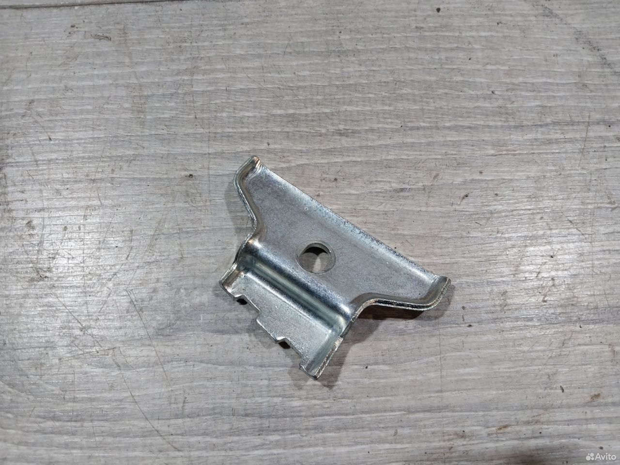 Крепление аккумулятора Audi Q7 4L 7L0915138C