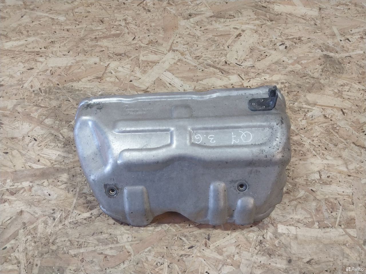 Тепловой экран Audi Q7 4L VW Touareg 03H253035G