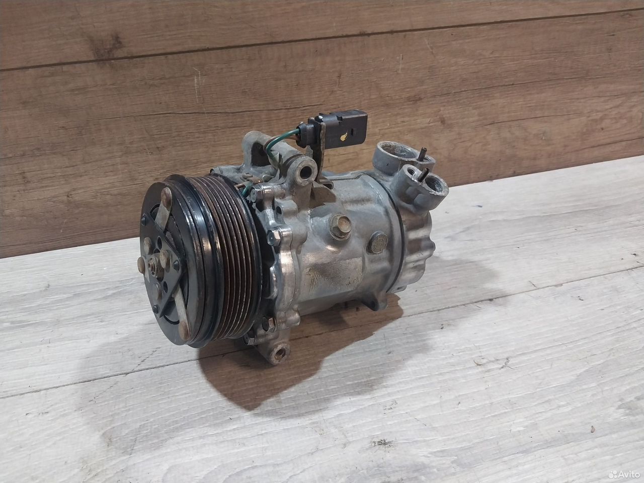 Компрессор кондиционера VW Polo 6RF820803C дефект