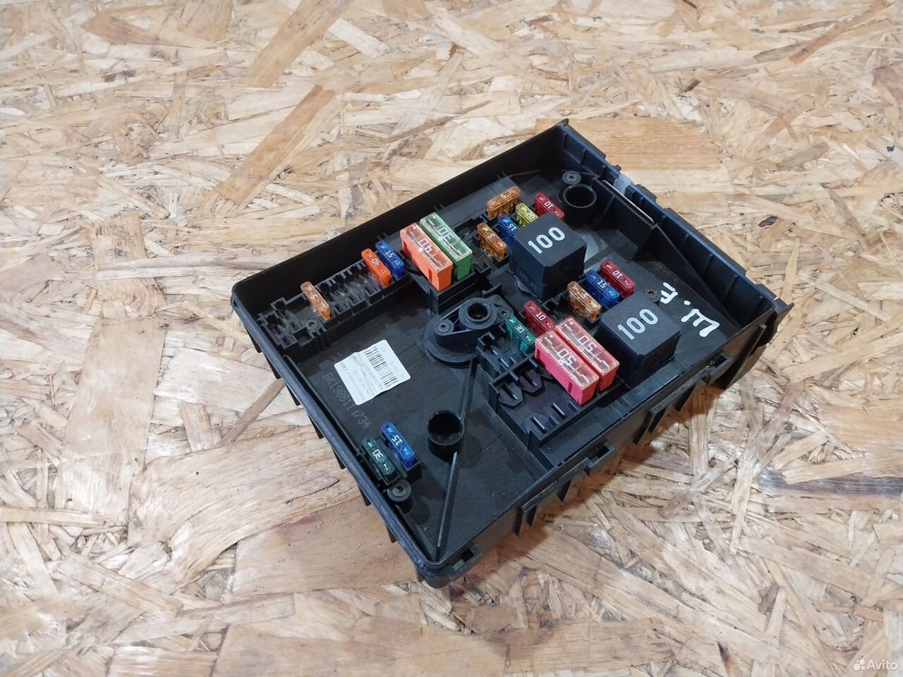 Блок предохранителей Skoda Yeti 1K0937118