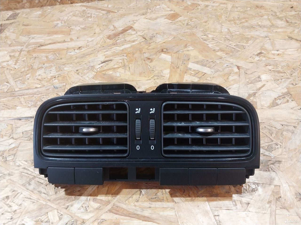 Дефлектор центральный Volkswagen Polo 5