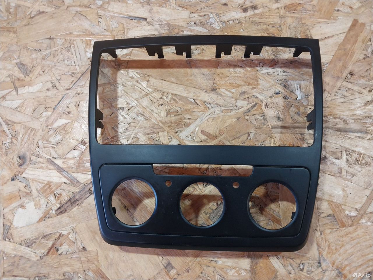 Рамка магнитолы Skoda Yeti 5L0858069G