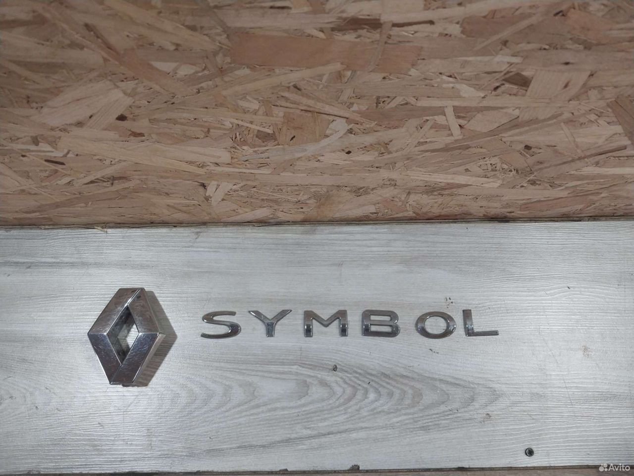 Эмблема багажника Renault Symbol 2