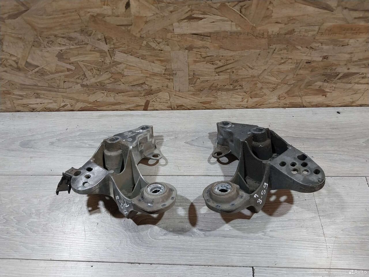 Кронштейн опора двигателя Volkswagen Passat B5