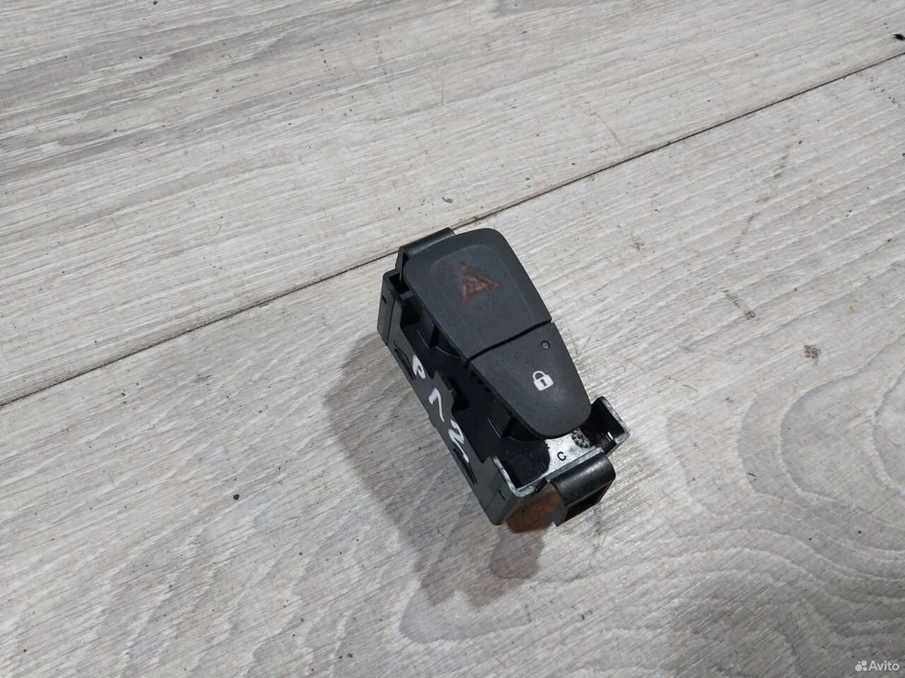 Кнопка аварийки Renault Logan 2
