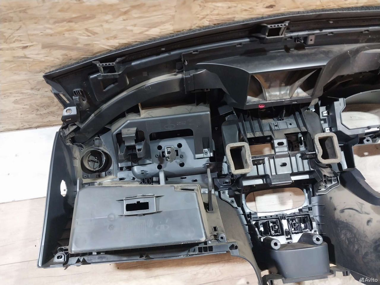 Торпеда Renault Logan 2 без Airbag панель салона — фото 10