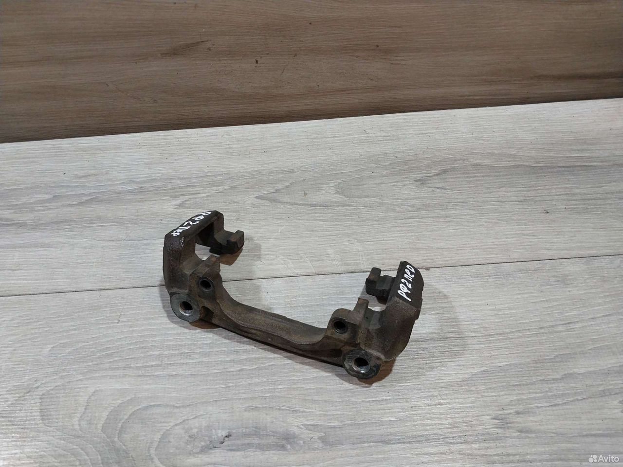 Скоба переднего суппорта Renault Fluence Megan 3