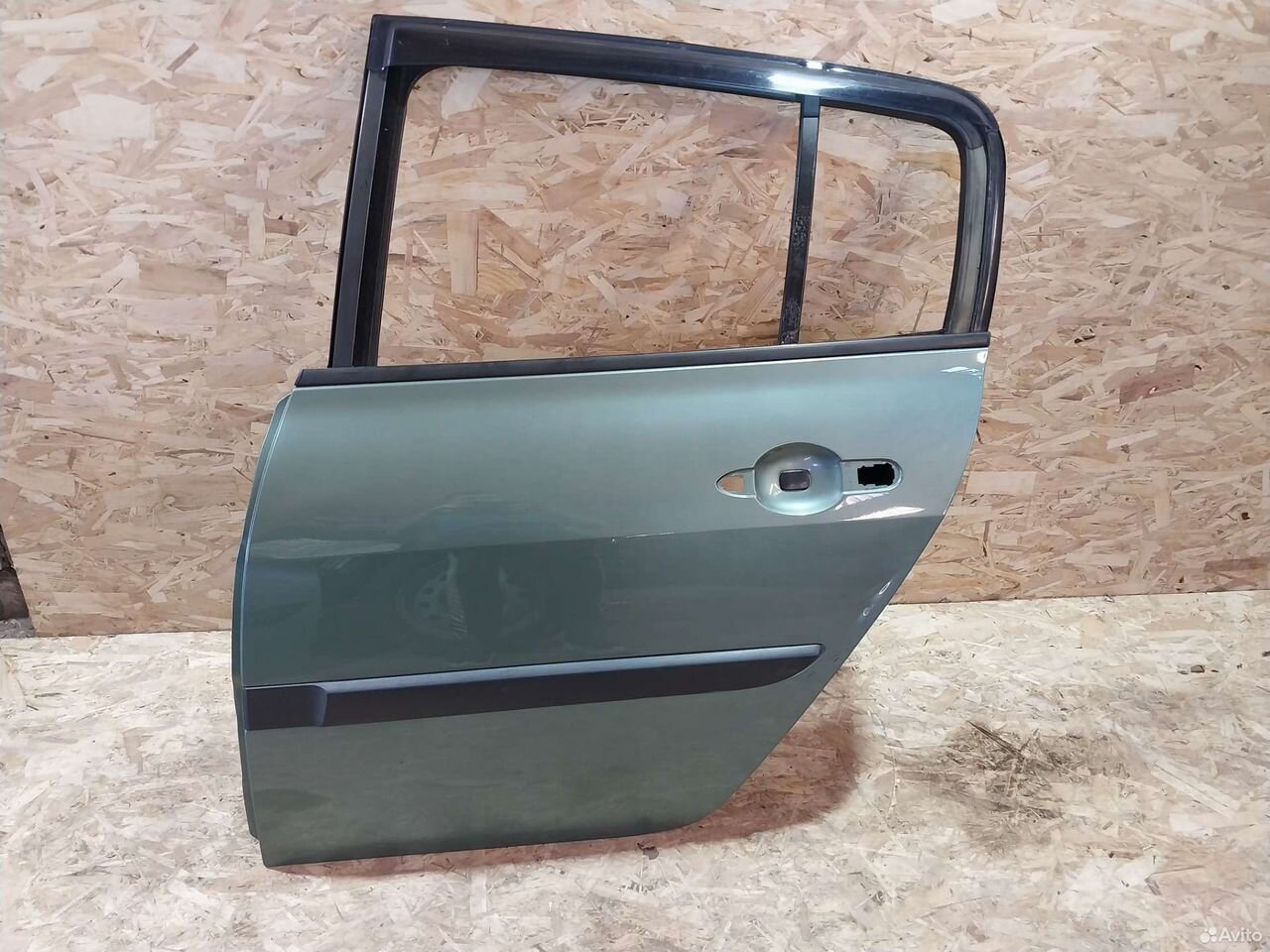 Дверь задняя Renault Megan 2 хэтчбек с вмятиной