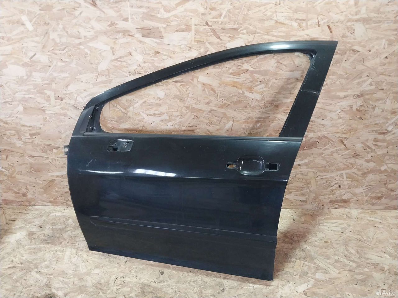 Дверь передняя левая Peugeot 308