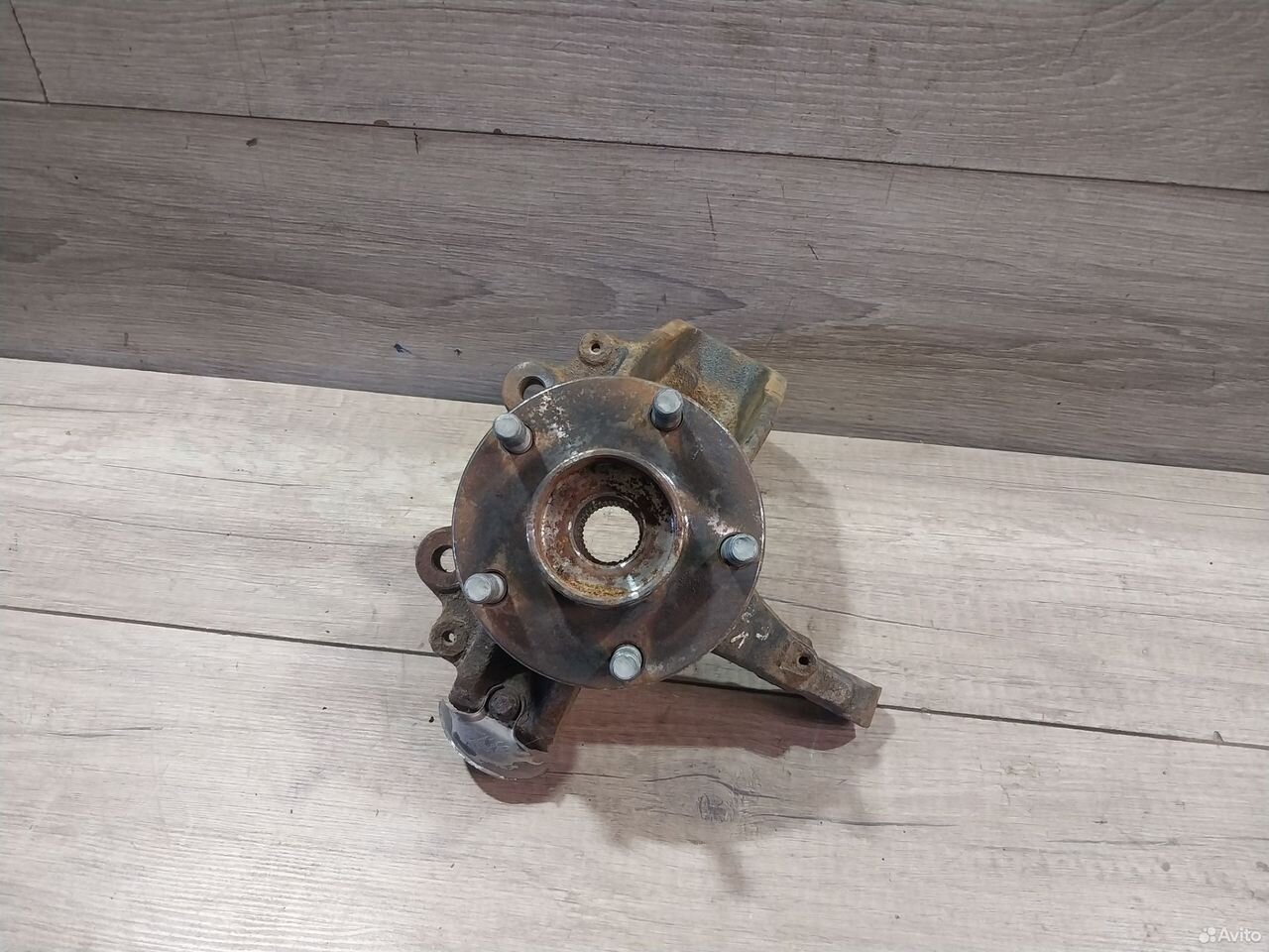 Поворотный кулак левый Ford Focus 2