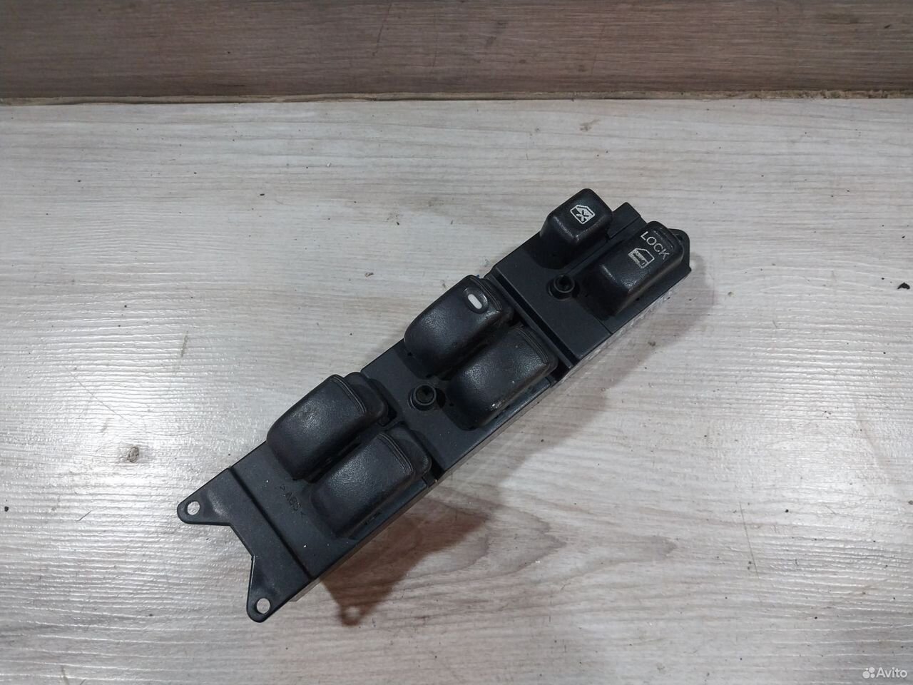Блок упр-я стеклоподьемниками Mitsubishi Galant 8
