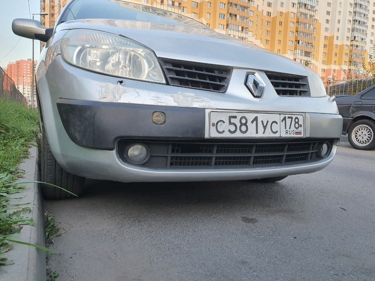 Фото покупателя к отзыву на «Молдинг переднего бампера Renault Scenic 2»