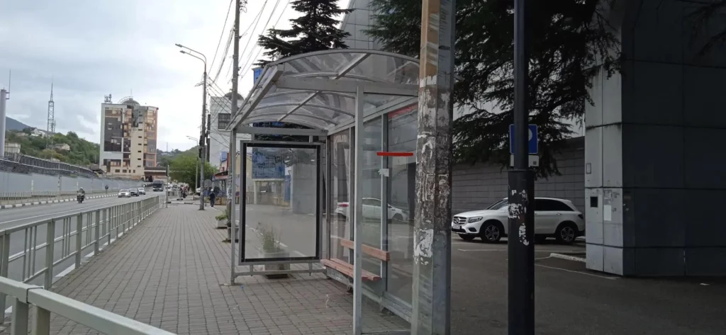 Остановочный павильон у ТРЦ «Красная Площадь» в Туапсе